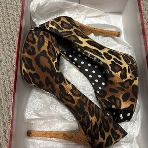 Leopard print peep toe